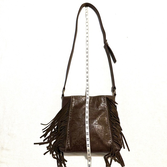 MONTANA WEST TRINITY RANCH TOOLED PEBBLED LEATHER W/SUEDE FRINGE CROSSBODY BAG - Picture 14 of 16